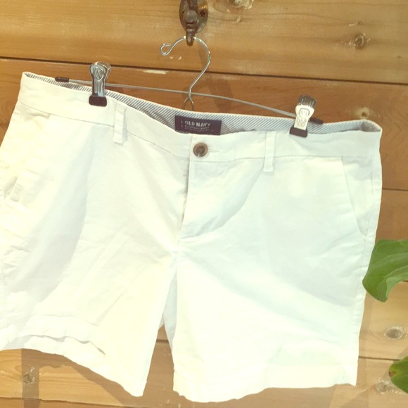 Old Navy Pants - White chino shorts